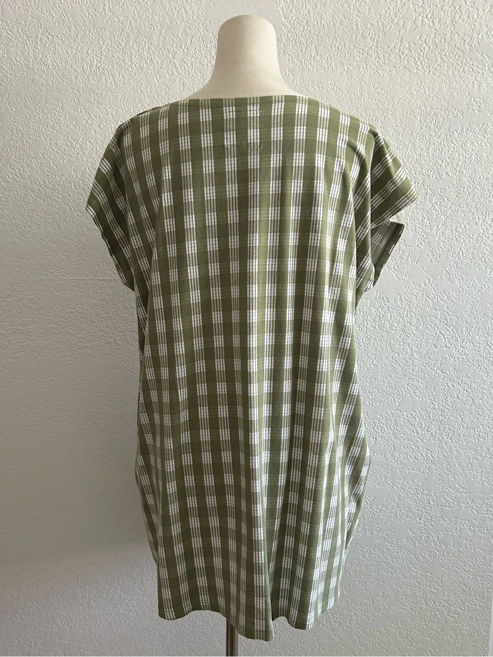 ki-ele Organic Cotton Hannah Shirt Dress in Light Green and White Palaka Print - Picture 4 of 6